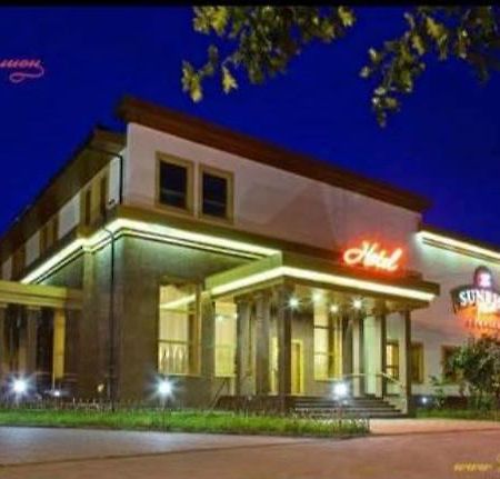 Sunrise Park Hotel Zaporizhia Esterno foto